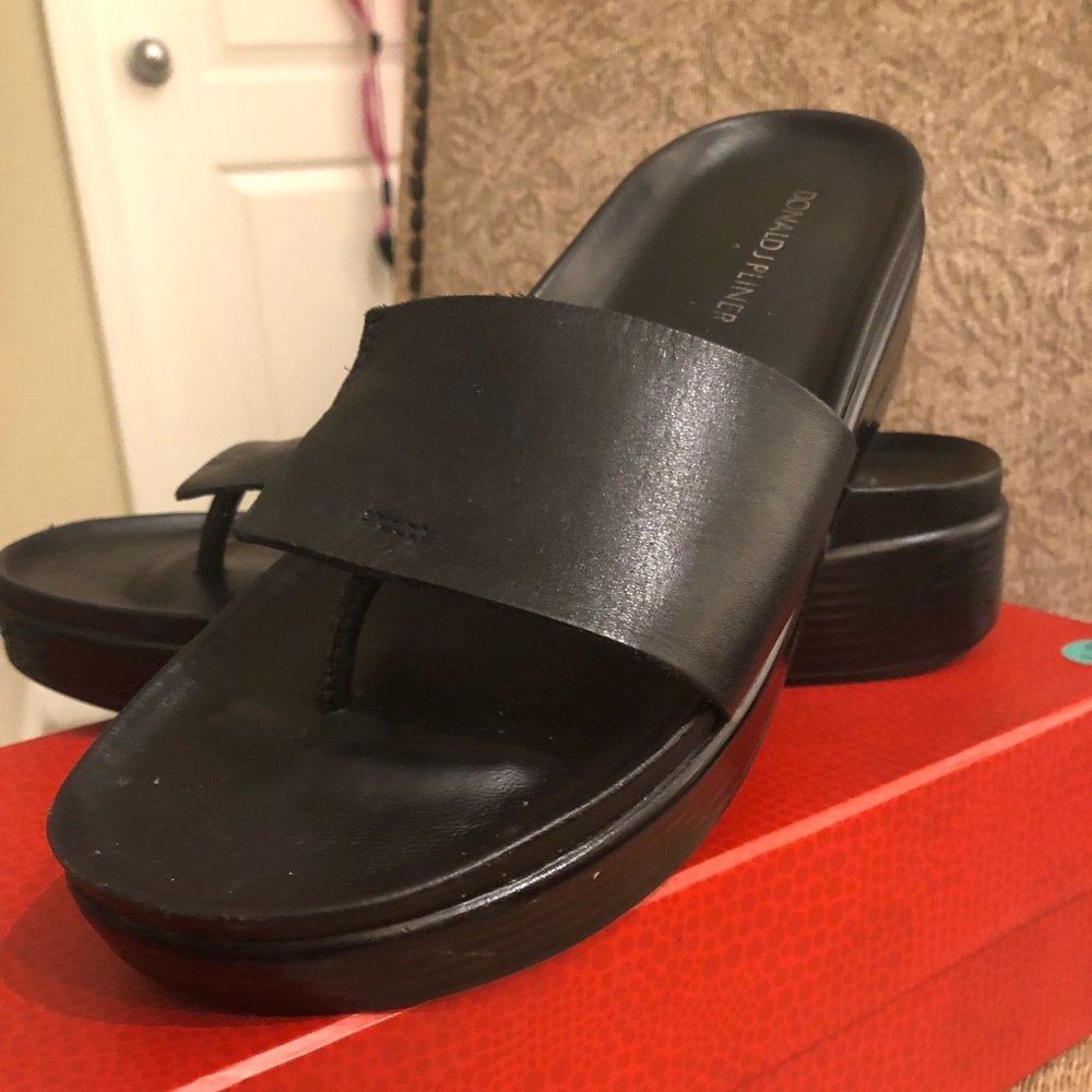 Donald J. Pliner Fifi Sandles Black 7.5
